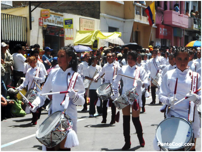 Banda de guerra del Colegio Natalia Vaca