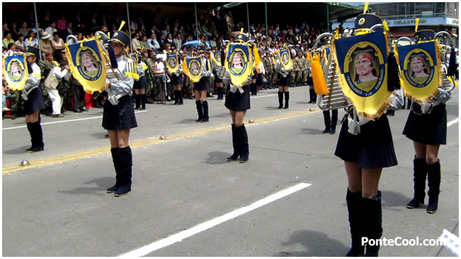 Banda de gala del Colegio Nacional Rumi&ntilde;ahui 