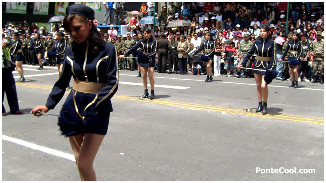 Bastoneras del Colegio Nacional Rumi&ntilde;ahui