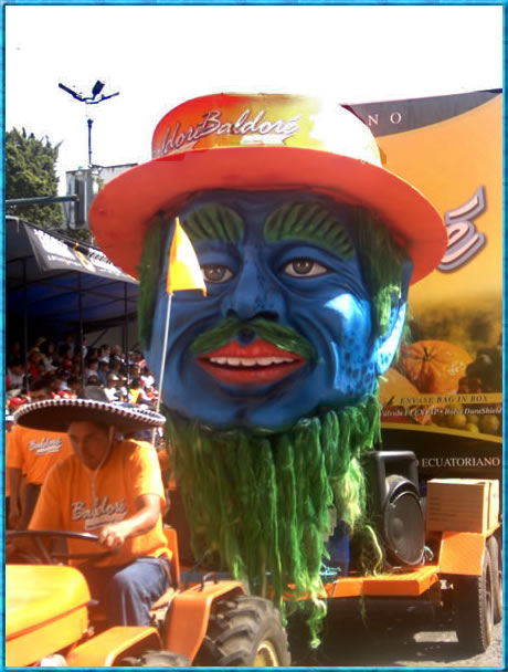 Vistoso carro aleg&oacute;rico participante del desfile de la F.F.F. Ambato 2008