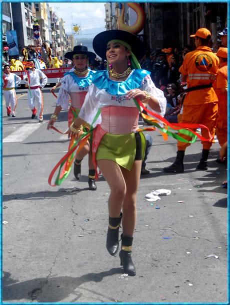 Alegre baile de la hermosa ambate&ntilde;ita