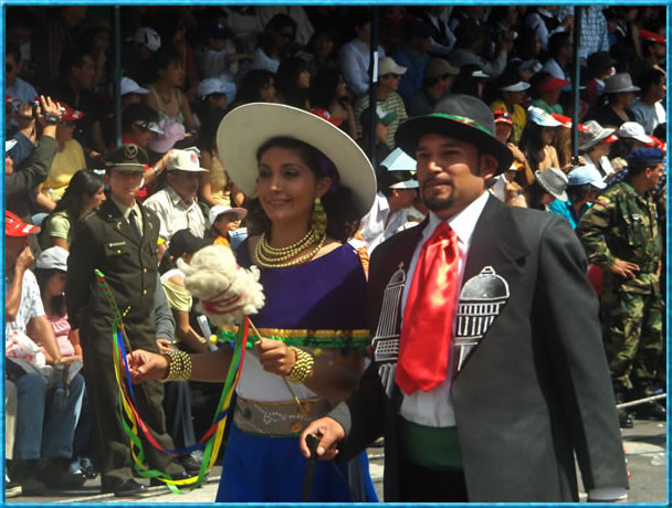 Originales trajes de los participantes del desfile