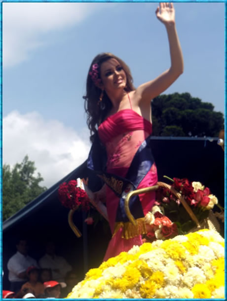 Hermosa reina participante