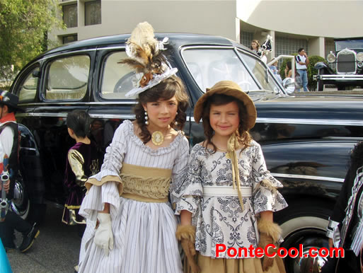 Ni&ntilde;os con trajes de la &eacute;poca colonial en el Club Tungurahua