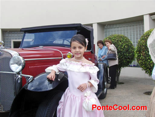 Ni&ntilde;os con trajes de la &eacute;poca colonial en el Club Tungurahua