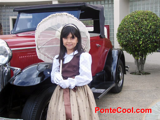 Ni&ntilde;os con trajes de la &eacute;poca colonial en el Club Tungurahua