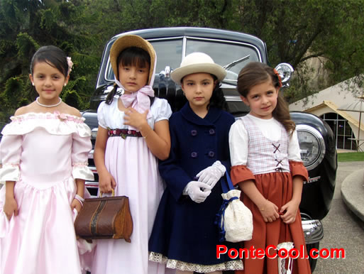 Ni&ntilde;os con trajes de la &eacute;poca colonial en el Club Tungurahua