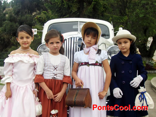Ni&ntilde;os con trajes de la &eacute;poca colonial en el Club Tungurahua