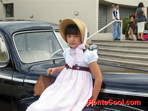 Ni&ntilde;os con trajes de la &eacute;poca colonial en el Club Tungurahua
