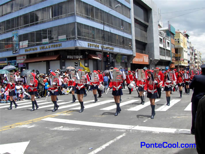 Banda de gala del Colegio Atenas