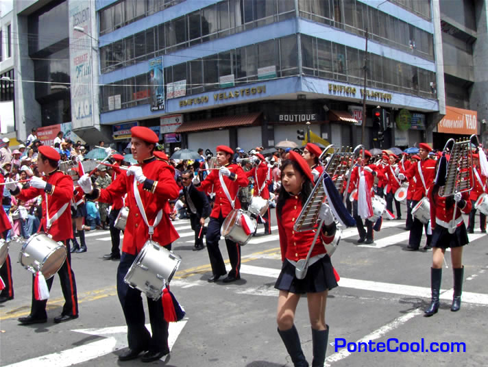 Banda de gala del Colegio Atenas