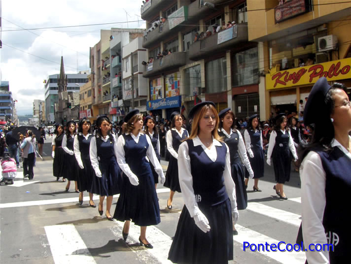 Estudiantes de los sextos del Hispano América