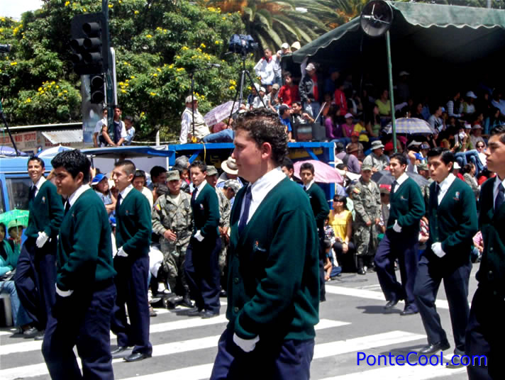 Estudiantes de los sextos del Colegio Indoamerica
