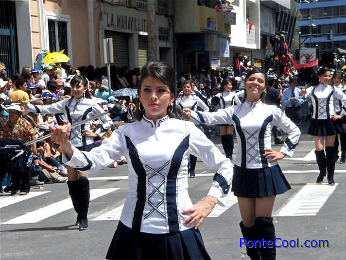 Hermosas bastoneras del Colegio La Inmaculada