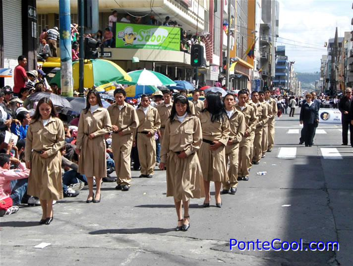 Estudiantes de los sextos cursos del Colegio Luis A. Martinez