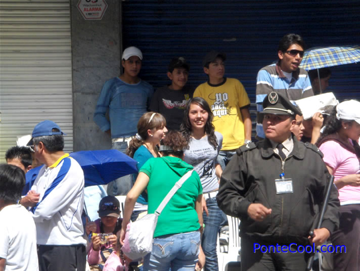 La alegría durante el evento a lo largo de las calles de Ambato